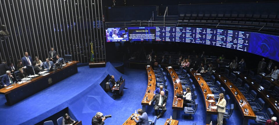 Senado aprova projeto que torna crimes sexuais digitais contra crianças hediondos e eleva penas 2 ocrente 1783479865