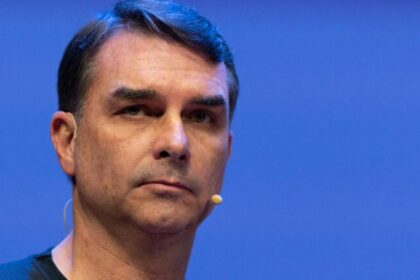 Planalto critica Flávio Bolsonaro e vê “viés eleitoral” em audiência sobre tarifas nos EUA 10 ocrente 1783491590