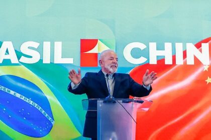 Flávio Bolsonaro acusa Lula de privilegiar China e atacar EUA em live 20 ocrente 1783530273
