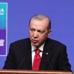 Erdogan surpreende líderes na cúpula da Otan com pistola personalizada e seis balas 4 ocrente 1783656256