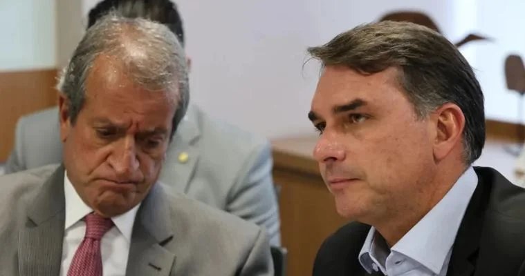 Flávio Bolsonaro contesta bloqueio de R$ 119 milhões do STF contra Valdemar Costa Neto 2 ocrente 1783715672