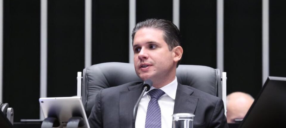 Presidente da Câmara acusa STF de interferir no Parlamento após bloqueio de R$ 119,2 milhões ligado a Valdemar Costa Neto 2 ocrente 1783796682