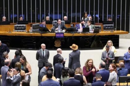 Governo entrega folheto a deputados para pressionar aprovação do PL dos Mercados Digitais 16 ocrente 1783798456