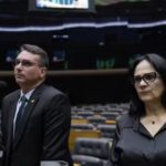 Sob pressão interna, Damares Alves se retira da formulação do plano de governo de Flávio Bolsonaro 4 ocrente 1783851571