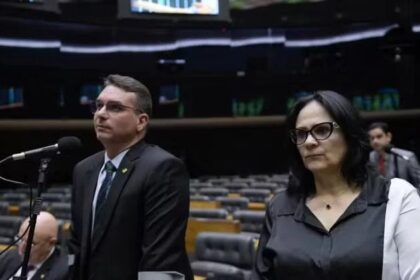 Sob pressão interna, Damares Alves se retira da formulação do plano de governo de Flávio Bolsonaro 14 ocrente 1783851571