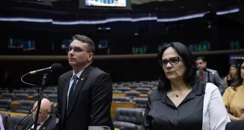 Sob pressão interna, Damares Alves se retira da formulação do plano de governo de Flávio Bolsonaro 2 ocrente 1783851571