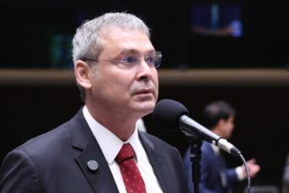 Lindbergh Farias solicita ao STF retorno de Bolsonaro ao regime fechado após carta lida por Flávio 6 ocrente 1783869553