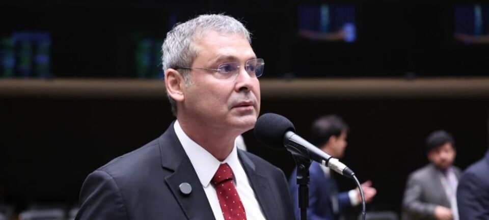 Lindbergh Farias solicita ao STF retorno de Bolsonaro ao regime fechado após carta lida por Flávio 2 ocrente 1783869553