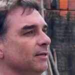 Flávio Bolsonaro ouve denúncias de moradores sobre cobrança de “taxa do medo” em comunidade de Fortaleza 4 ocrente 1783930767
