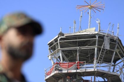 Houthis acusam Arábia Saudita de bombardear aeroporto de Sanaa e Irã prevê expansão do conflito 4 ocrente 1783954173
