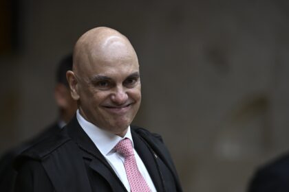 Moraes impede Flávio Bolsonaro de visitar o pai por 90 dias e cobra explicações sobre carta política 10 ocrente 1783973965