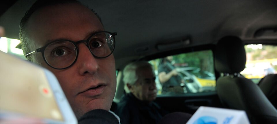 Vídeo mostra Zanin lendo carta de Lula na prisão; episódio volta à tona após restrições a Bolsonaro 2 ocrente 1784044150