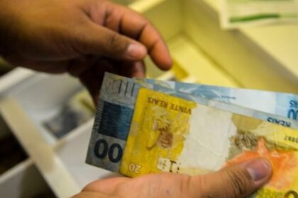 Endividamento atinge 81,6% das famílias em junho; quase 30% estão inadimplentes 6 ocrente 1784054078