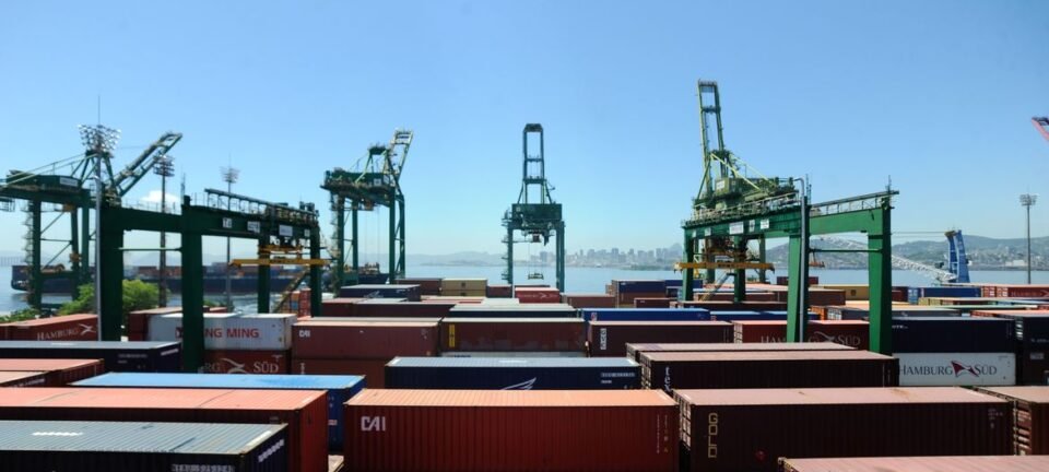 Tarifa extra dos EUA ameaça exportações brasileiras e eleva tensão política 2 ocrente 1784207348