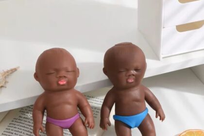 Boneca antisstress de bebê negro é alvo de violência em vídeos na China e provoca repúdio internacional 18 ocrente 1784224449