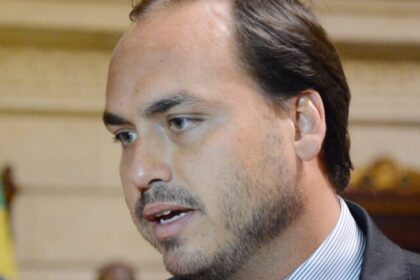 Promotoria arquiva investigação sobre domicílio eleitoral de Carlos Bolsonaro 16 ocrente 1784255949