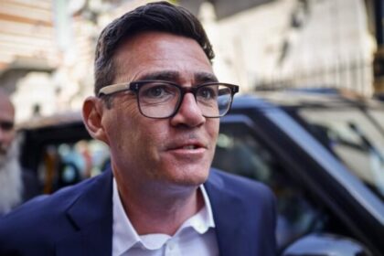 Andy Burnham é confirmado líder trabalhista e assumirá o governo britânico na segunda-feira 6 ocrente 1784289250