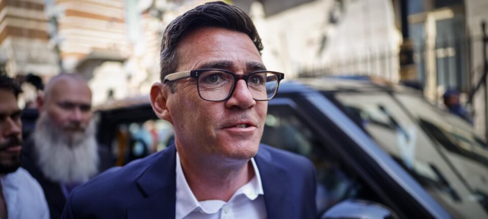 Andy Burnham é confirmado líder trabalhista e assumirá o governo britânico na segunda-feira 2 ocrente 1784289250