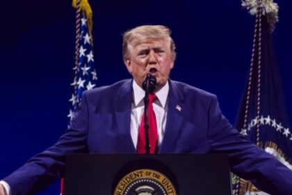 Casa Branca afasta operador de teleprompter por supostas apostas sobre palavras ditas por Trump 10 ocrente 1784301846