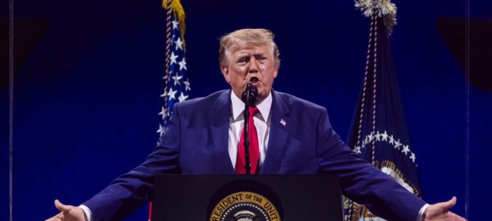 Casa Branca afasta operador de teleprompter por supostas apostas sobre palavras ditas por Trump 2 ocrente 1784301846