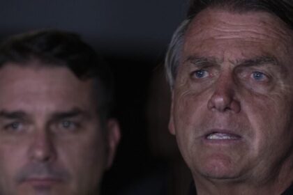 Flávio Bolsonaro afirma que pai foi “enterrado vivo” após novas restrições impostas por Moraes; aliados reagem 18 ocrente 1784344160