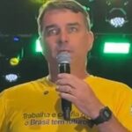 Flávio Bolsonaro promete anistia a 8 de Janeiro e chama Alexandre de Moraes de “tirano” em evento do PL 5 ocrente 1784407152