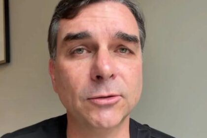 Juíza do DF nega pedido de Flávio Bolsonaro para receber R$ 61 mil por ofensas em rede social 4 ocrente 1784414343
