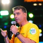 Flávio Bolsonaro chama Lei Maria da Penha de “pedaço de papel” em evento no ES 5 ocrente 1784419744