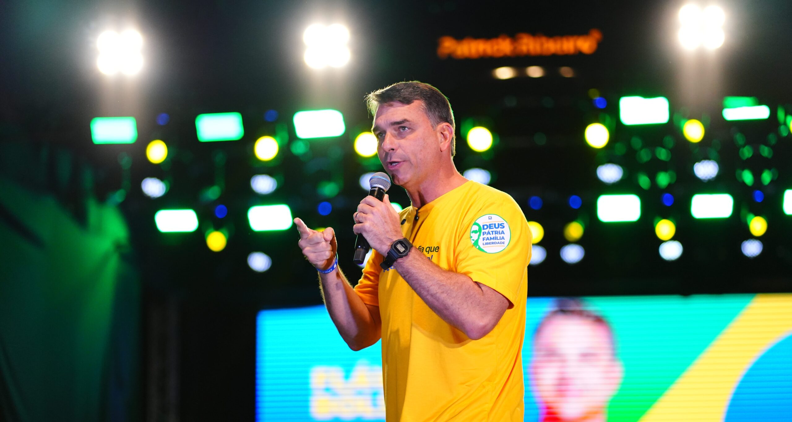 Flávio Bolsonaro reage a decisão de Moraes e defende seu impeachment em ato em Vitória 2 ocrente 1784428743 scaled