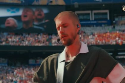 Justin Bieber dedica canção de louvor a Deus no primeiro show de intervalo de uma final de Copa 2 ocrente 1784555645