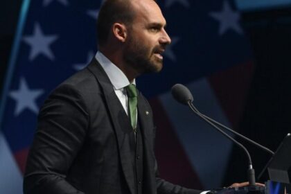 Filho de Jair Bolsonaro obtém Green Card e garante residência permanente nos Estados Unidos 16 ocrente 1784578141