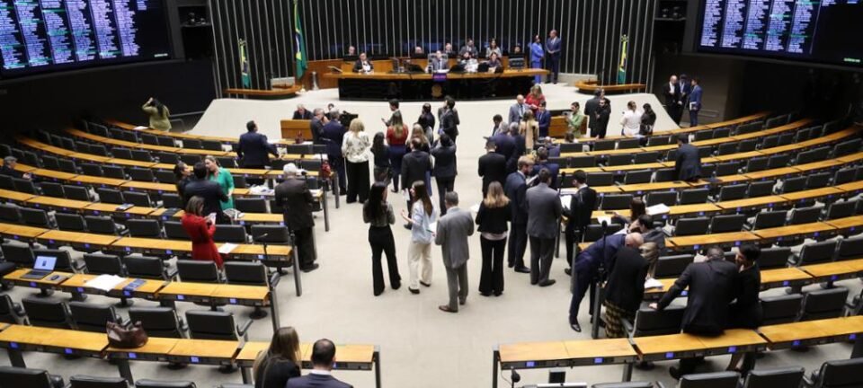 Câmara envia documentos ao STF e afirma legalidade das emendas de comissão 2 ocrente 1784606946