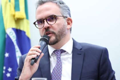 Governo estuda permitir companhias estrangeiras em rotas internas para baixar preço das passagens, afirma ministro 12 ocrente 1784633961