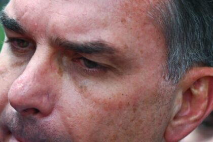 Flávio Bolsonaro sugere ligação entre urnas brasileiras e Smartmatic, mas retifica discurso diante de diplomatas 12 ocrente 1784694261