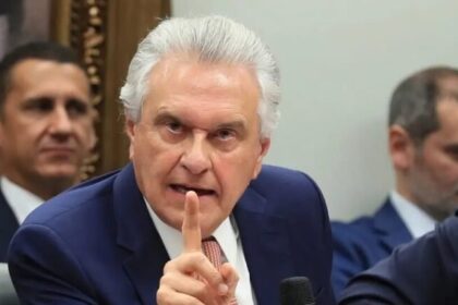 Caiado provoca Eduardo Bolsonaro com enquete da Disney após revelação de green card 16 ocrente 1784718547