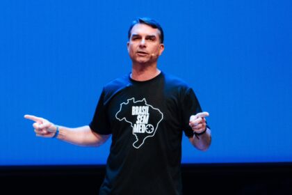 Flávio Bolsonaro pede que missões estrangeiras fiscalizem eleições brasileiras 10 ocrente 1784727543
