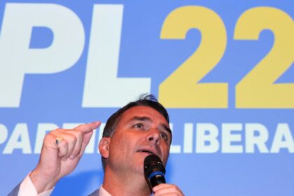 Flávio Bolsonaro denuncia ao TSE “rede de perfis falsos” que teria gasto R$ 3 milhões para atacá-lo 20 ocrente 1784902237