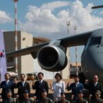 Presidente sul-coreano inspeciona primeiro cargueiro KC-390 comprado da Embraer 4 ocrente 1785204549