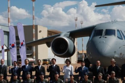 Presidente sul-coreano inspeciona primeiro cargueiro KC-390 comprado da Embraer 8 ocrente 1785204549