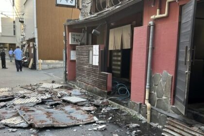 Tremor de 6,8 derruba parte de shopping e aciona alerta de tsunami em Kumamoto, Japão 16 ocrente 1785240545