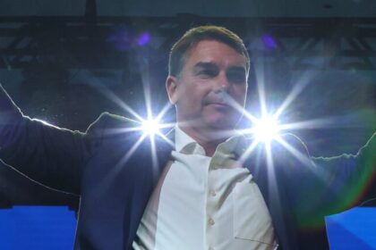 Flávio Bolsonaro entrega defesa escrita à PF em investigação sobre suposta calúnia contra Lula 18 ocrente 1785254952