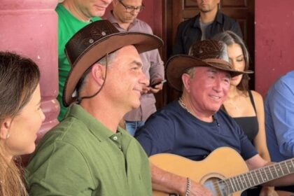 Flávio Bolsonaro visita Amado Batista em rancho e discute política e cultura 10 ocrente 1785426864