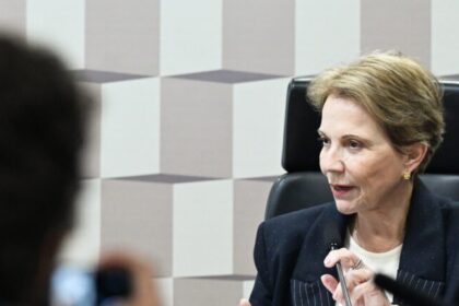 Tereza Cristina admite convite para ser vice de Flávio Bolsonaro, mas diz que decisão ainda não está tomada 20 ocrente 1785452959