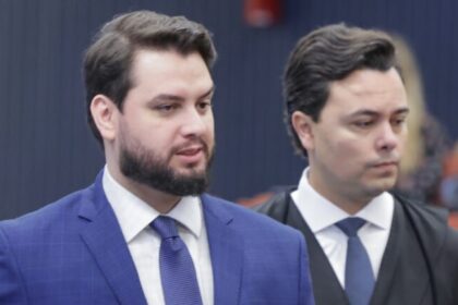 Flávio e Carlos Bolsonaro solicitam autorização do STF para visitar Filipe Martins na prisão 4 ocrente 1785501545