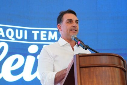 Flávio Bolsonaro reúne vereadores paulistanos e inaugura QG de campanha em SP 12 ocrente 1785536683