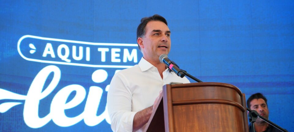 Flávio Bolsonaro reúne vereadores paulistanos e inaugura QG de campanha em SP 2 ocrente 1785536683
