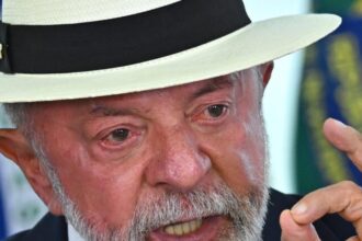 Lula afirma que “metade do Senado está apodrecida” durante convenção petista no Ceará 6 ocrente 1785551939