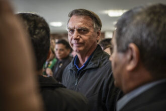 Moraes permite tratamento dentário a Bolsonaro, mas nega clínica da esposa de Flávio 6 bolsonaro