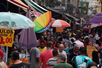 Comércio mobiliza campanha para postergar votação do fim da escala 6×1 6 comercio rua saara rio foto marcelo sayao efe 1