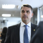Homem é investigado por ameaçar Flávio Bolsonaro e tem busca e apreensão realizada em Juiz de Fora 4 flavio bolsonaro 1
